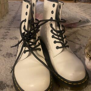 White Orginal Doc Martin’s- US8